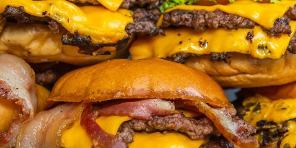 Le Smash Burger Ultime – Le Goût de la Perfection